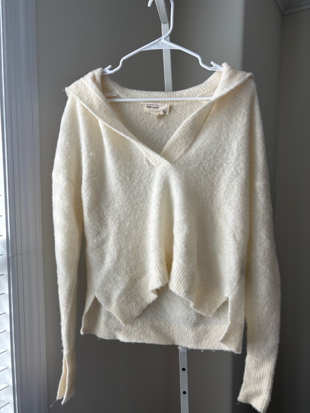Ted Baker Ivory Fuzzy Knit Off Shoulder Sweater V-Neck Soft Wool Blend Size S